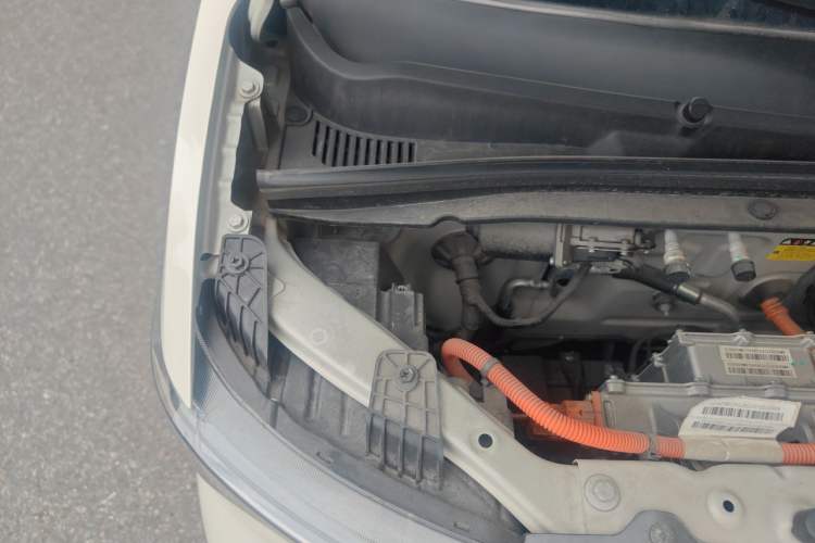 Used Wuling Hongguang MINIEV 2021 Macaron Premium Model – Lithium-NMC Engine Bay Right