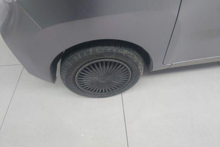 Used Wuling Hongguang MINIEV 2021 Macaron Fashion Model Lithium Iron Phosphate Left Front Wheel Hub