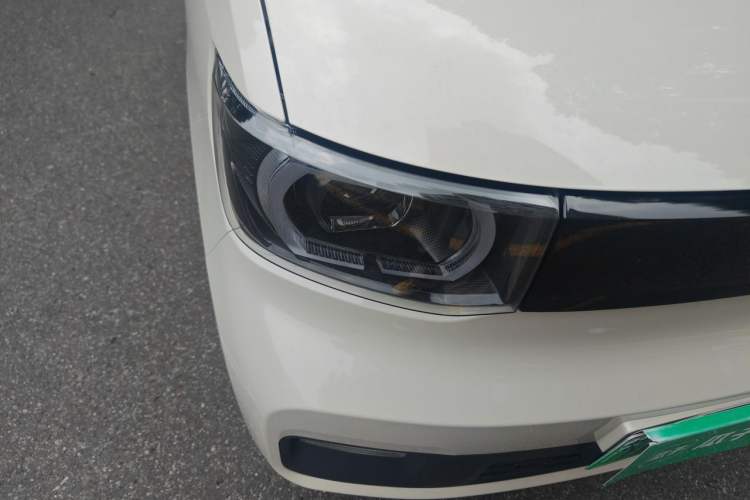 Used Wuling Hongguang MINIEV 2021 Macaron Premium Model – Lithium-NMC Right Front Headlight