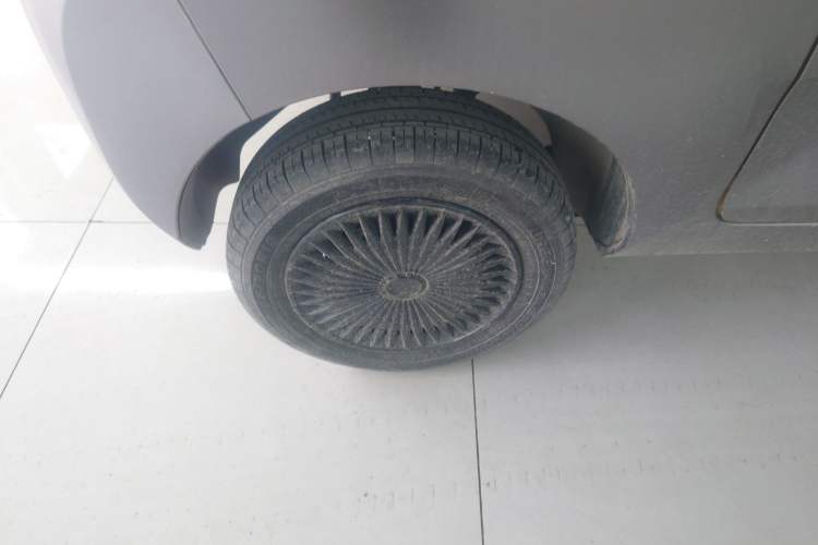 Used Wuling Hongguang MINIEV 2021 Macaron Fashion Model Lithium Iron Phosphate Right Rear Wheel Hub