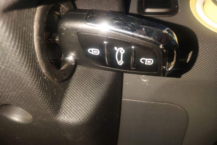 Used Wuling Hongguang MINIEV 2021 Macaron Fashion Model Lithium Iron Phosphate Vehicle Key