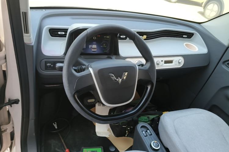 Used Wuling Hongguang MINIEV 2021 Macaron Fashion Model Lithium Iron Phosphate Steering Wheel