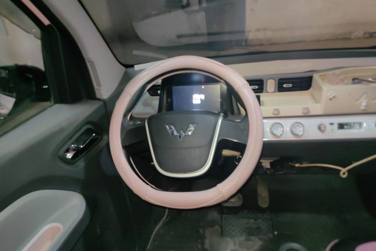 Used Wuling Hongguang MINIEV 2021 Macaron Premium Model – Lithium Iron Phosphate Steering Wheel