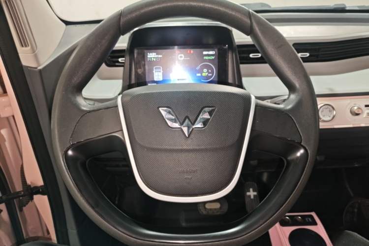 Used Wuling Hongguang MINIEV 2021 Macaron Fashion Model Lithium Iron Phosphate Steering Wheel
