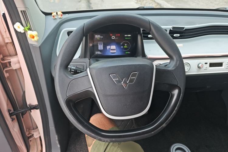 Used Wuling Hongguang MINIEV 2021 Macaron Fashion Model Lithium Iron Phosphate Steering Wheel