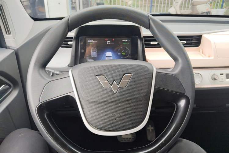 Used Wuling Hongguang MINIEV 2021 Macaron Premium Model – Lithium Iron Phosphate Steering Wheel