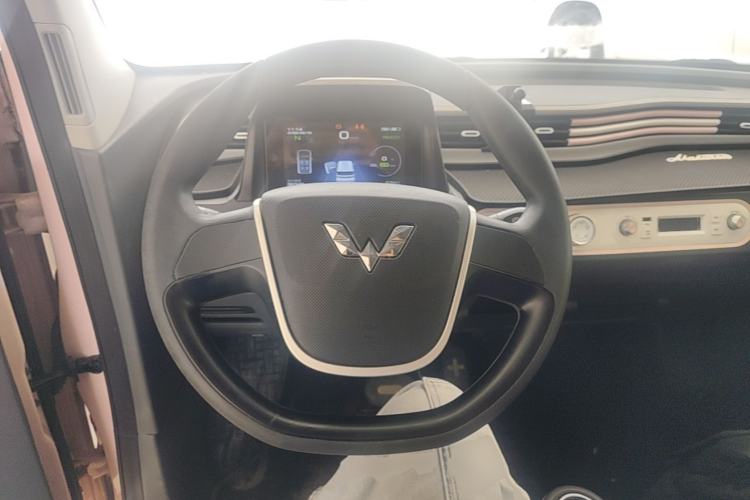 Used Wuling Hongguang MINIEV 2021 Macaron Fashion Model Lithium Iron Phosphate Steering Wheel