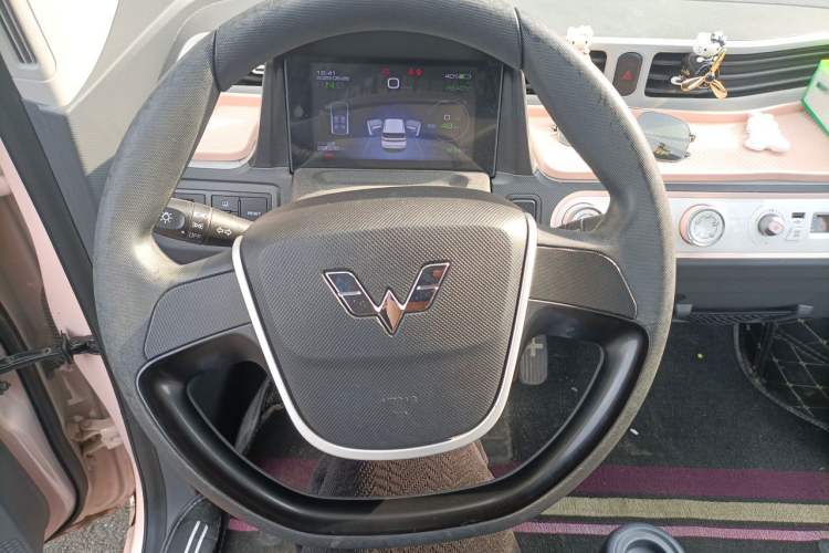 Used Wuling Hongguang MINIEV 2021 Macaron Fashion Edition Lithium-Ion Battery Steering Wheel