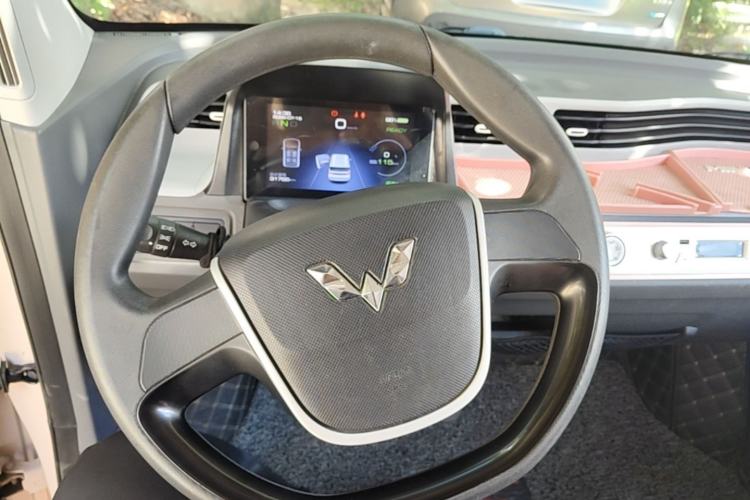 Used Wuling Hongguang MINIEV 2021 Macaron Fashion Model Lithium Iron Phosphate Steering Wheel