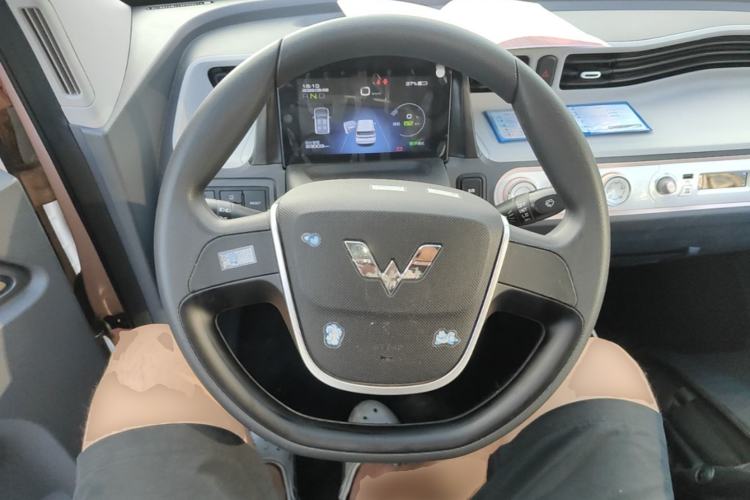 Used Wuling Hongguang MINIEV 2021 Macaron Sandwich Model 170 km Lithium Ternary Steering Wheel