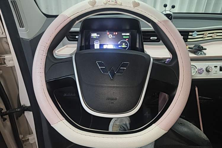 Used Wuling Hongguang MINIEV 2021 Macaron Fashion Edition Lithium-Ion Battery Steering Wheel