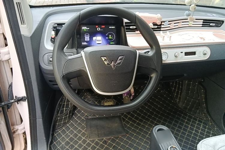 Used Wuling Hongguang MINIEV 2021 Macaron Fashion Model Lithium Iron Phosphate Steering Wheel