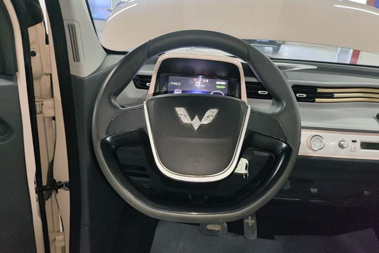 Used Wuling Hongguang MINIEV 2021 Macaron Fashion Edition Lithium-Ion Battery Steering Wheel