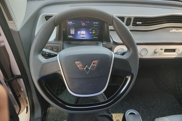 Used Wuling Hongguang MINIEV 2021 Macaron Sandwich Model 170 km Lithium Ternary Steering Wheel