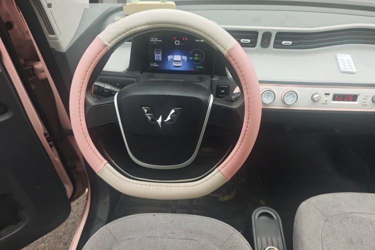 Used Wuling Hongguang MINIEV 2021 Macaron Fashion Edition Lithium-Ion Battery Steering Wheel