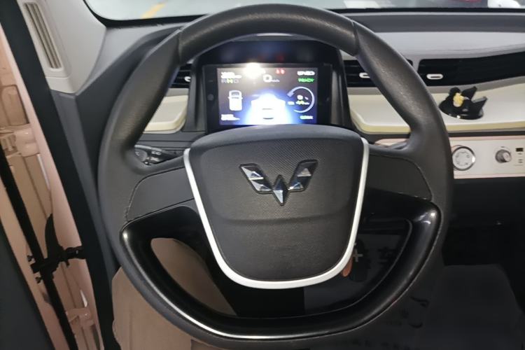 Used Wuling Hongguang MINIEV 2021 Macaron Sandwich Model 120 km Lithium NMC Steering Wheel