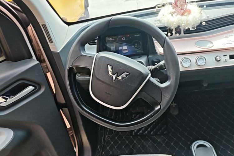 Used Wuling Hongguang MINIEV 2021 Macaron Fashion Model Lithium Iron Phosphate Steering Wheel