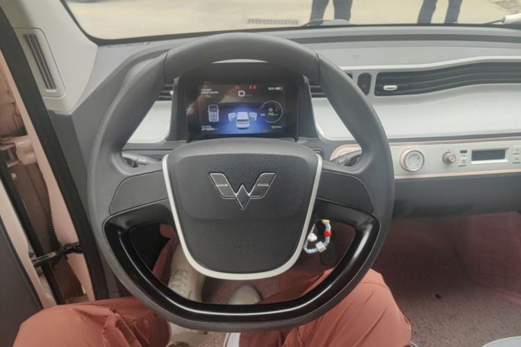 Used Wuling Hongguang MINIEV 2021 Macaron Sandwich Model 120 km Lithium Iron Phosphate Steering Wheel