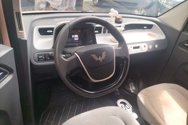 Used Wuling Hongguang MINIEV 2021 Macaron Premium Model – Lithium-NMC Steering Wheel