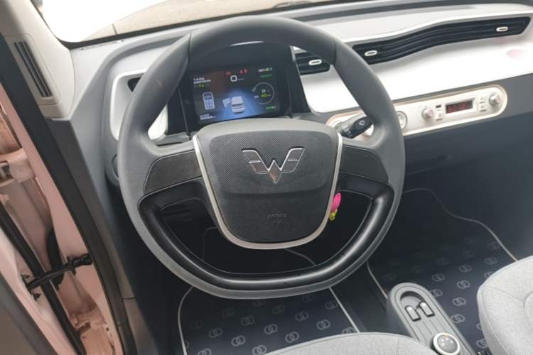 Used Wuling Hongguang MINIEV 2021 Macaron Fashion Edition Lithium-Ion Battery Steering Wheel