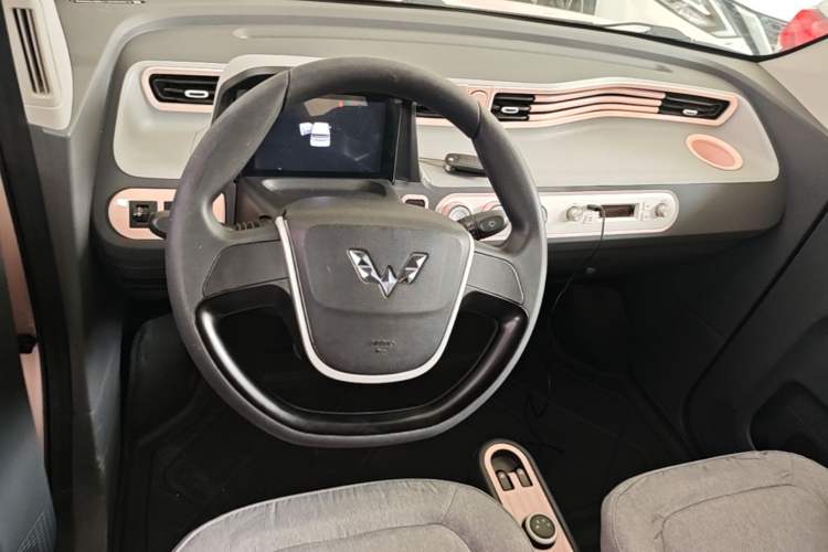 Used Wuling Hongguang MINIEV 2021 Macaron Fashion Model Lithium Iron Phosphate Steering Wheel