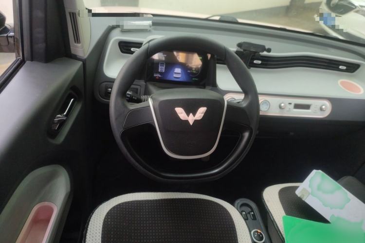 Used Wuling Hongguang MINIEV 2021 Macaron Fashion Model Lithium Iron Phosphate Steering Wheel