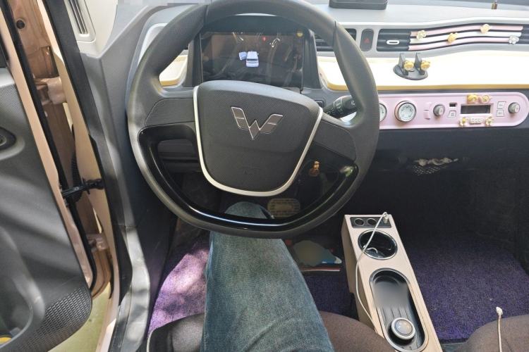 Used Wuling Hongguang MINIEV 2021 Macaron Fashion Model Lithium Iron Phosphate Steering Wheel