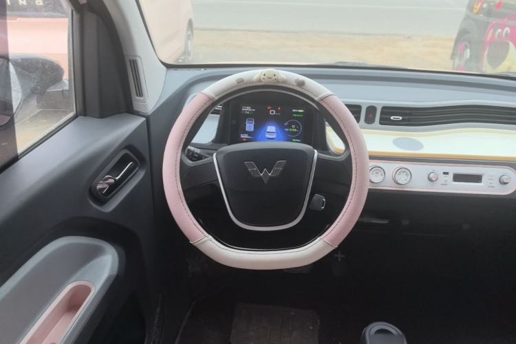 Used Wuling Hongguang MINIEV 2021 Macaron Sandwich Model 120 km Lithium Iron Phosphate Steering Wheel
