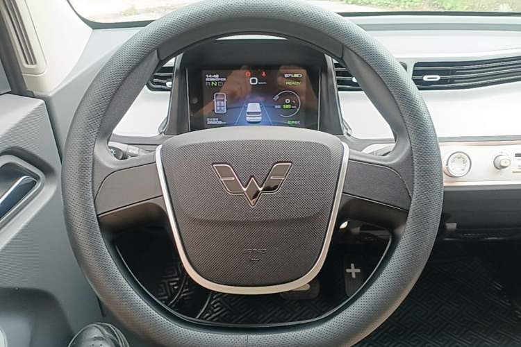 Used Wuling Hongguang MINIEV 2021 Macaron Premium Model – Lithium Iron Phosphate Steering Wheel