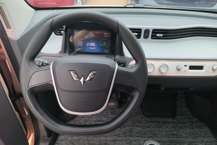 Used Wuling Hongguang MINIEV 2021 Macaron Fashion Model Lithium Iron Phosphate Steering Wheel