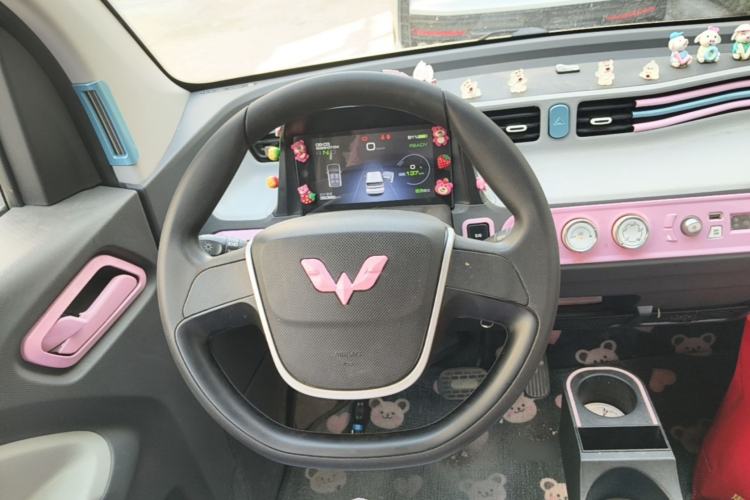 Used Wuling Hongguang MINIEV 2021 Macaron Sandwich Model 170 km Lithium Ternary Steering Wheel