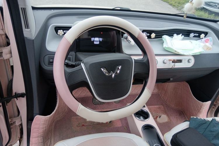 Used Wuling Hongguang MINIEV 2021 Macaron Fashion Model Lithium Iron Phosphate Steering Wheel