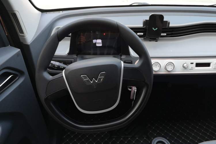 Used Wuling Hongguang MINIEV 2021 Macaron Premium Model – Lithium-NMC Steering Wheel