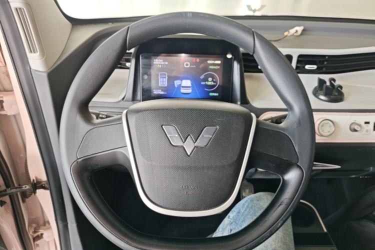 Used Wuling Hongguang MINIEV 2021 Macaron Fashion Edition Lithium-Ion Battery Steering Wheel