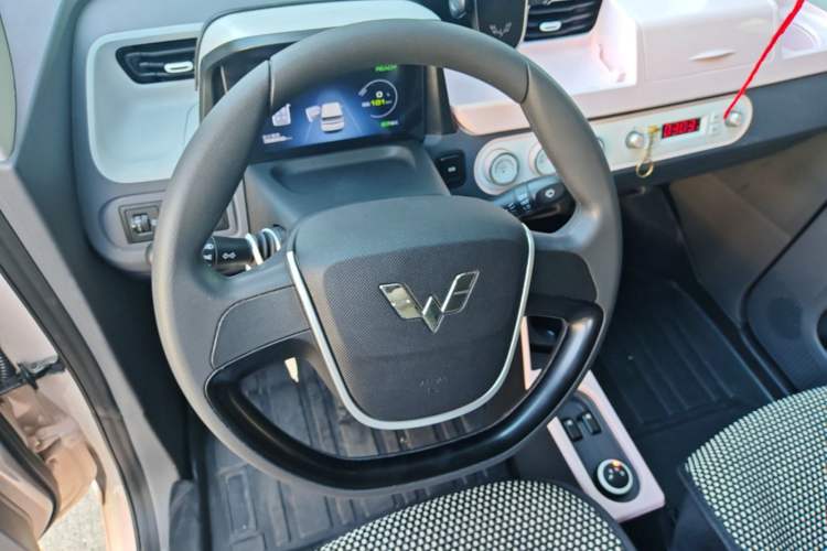 Used Wuling Hongguang MINIEV 2021 Macaron Premium Model – Lithium Iron Phosphate Steering Wheel