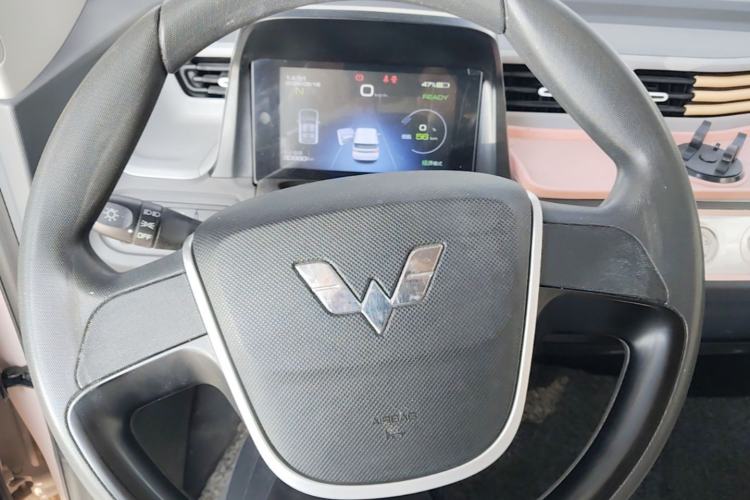 Used Wuling Hongguang MINIEV 2021 Macaron Fashion Model Lithium Iron Phosphate Steering Wheel