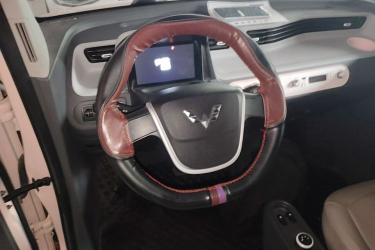 Used Wuling Hongguang MINIEV 2021 Macaron Fashion Model Lithium Iron Phosphate Steering Wheel