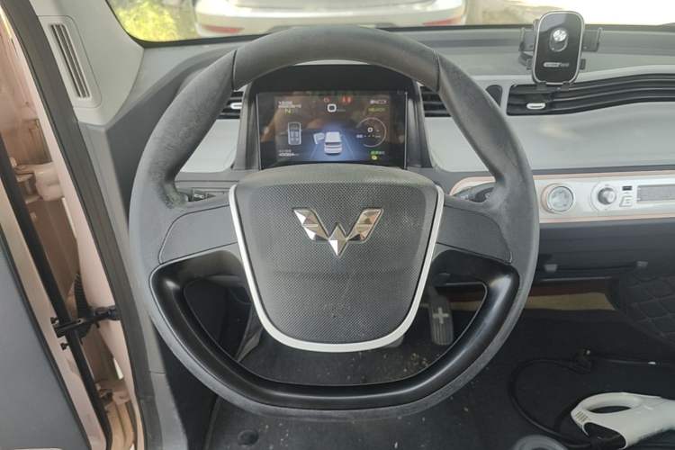 Used Wuling Hongguang MINIEV 2021 Macaron Premium Model – Lithium Iron Phosphate Steering Wheel