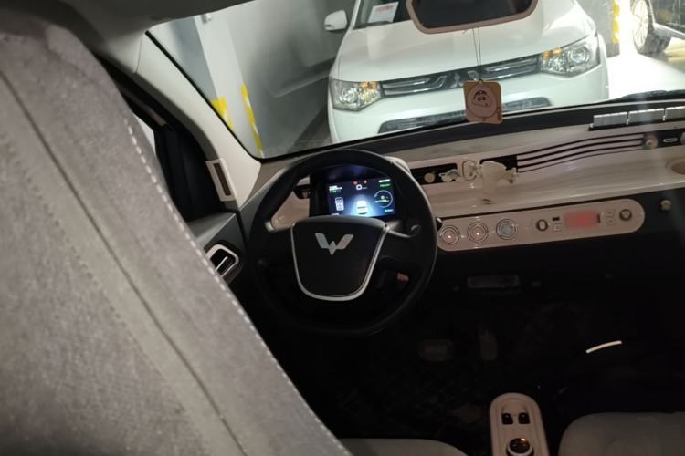 Used Wuling Hongguang MINIEV 2021 Macaron Fashion Model Lithium Iron Phosphate Steering Wheel