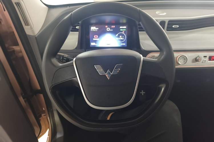 Used Wuling Hongguang MINIEV 2021 Macaron Fashion Model Lithium Iron Phosphate Steering Wheel
