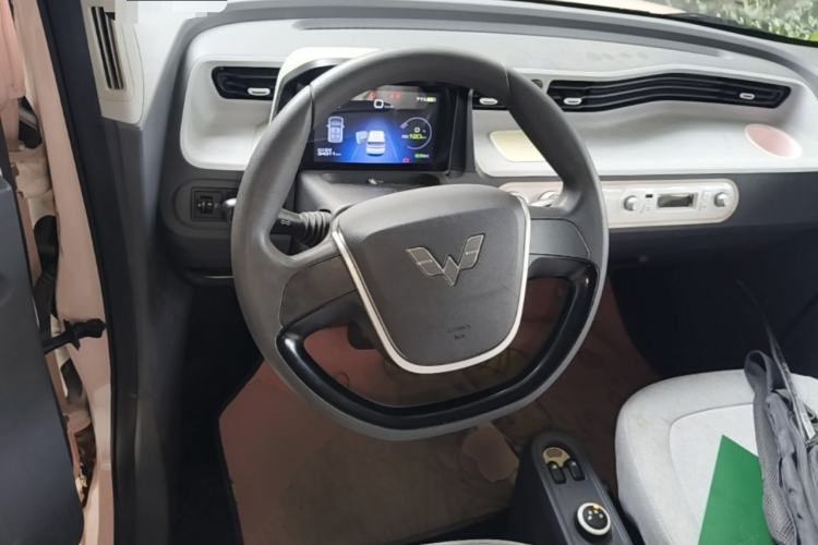 Used Wuling Hongguang MINIEV 2021 Macaron Premium Model – Lithium Iron Phosphate Steering Wheel