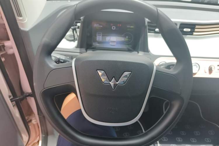 Used Wuling Hongguang MINIEV 2021 Macaron Fashion Model Lithium Iron Phosphate Steering Wheel