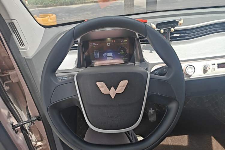 Used Wuling Hongguang MINIEV 2021 Macaron Premium Model – Lithium-NMC Steering Wheel