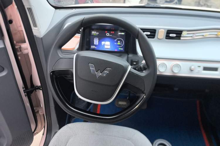 Used Wuling Hongguang MINIEV 2021 Macaron Fashion Model Lithium Iron Phosphate Steering Wheel