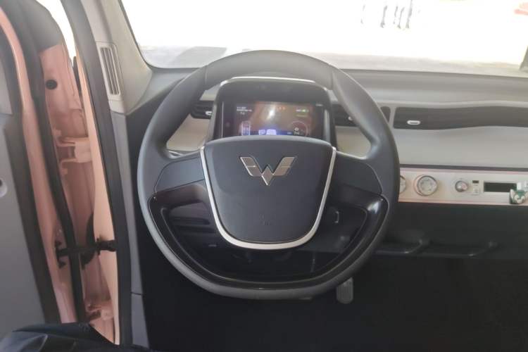 Used Wuling Hongguang MINIEV 2021 Macaron Premium Model – Lithium Iron Phosphate Steering Wheel