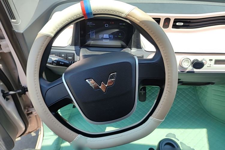 Used Wuling Hongguang MINIEV 2021 Macaron Fashion Edition Lithium-Ion Battery Steering Wheel