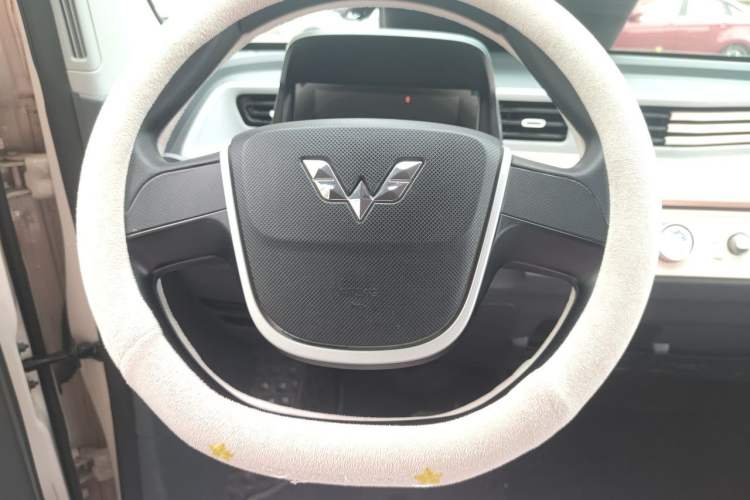Used Wuling Hongguang MINIEV 2021 Macaron Fashion Edition Lithium-Ion Battery Steering Wheel