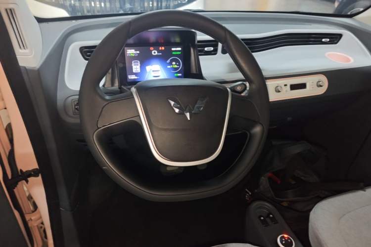 Used Wuling Hongguang MINIEV 2021 Macaron Fashion Model Lithium Iron Phosphate Steering Wheel