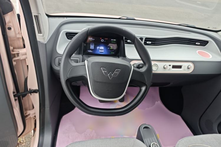 Used Wuling Hongguang MINIEV 2021 Macaron Fashion Model Lithium Iron Phosphate Steering Wheel