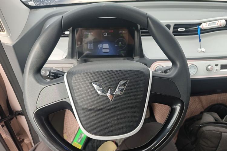 Used Wuling Hongguang MINIEV 2021 Macaron Fashion Edition Lithium-Ion Battery Steering Wheel